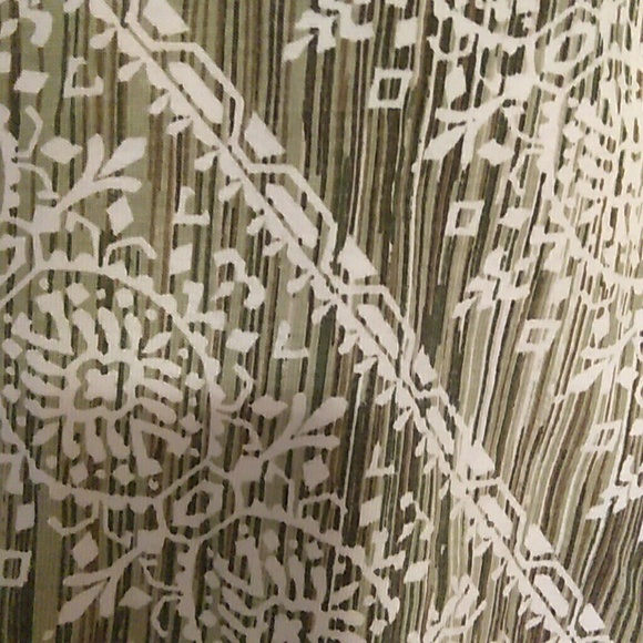 Woman's blouse - Picture 3 of 4